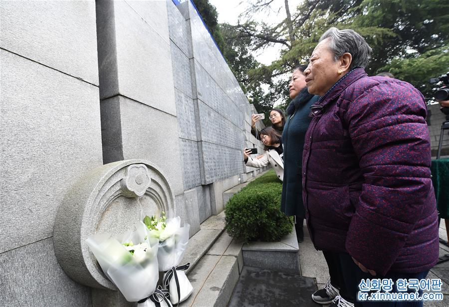 （社会）（3）南京大屠杀死难者遗属家祭活动举行