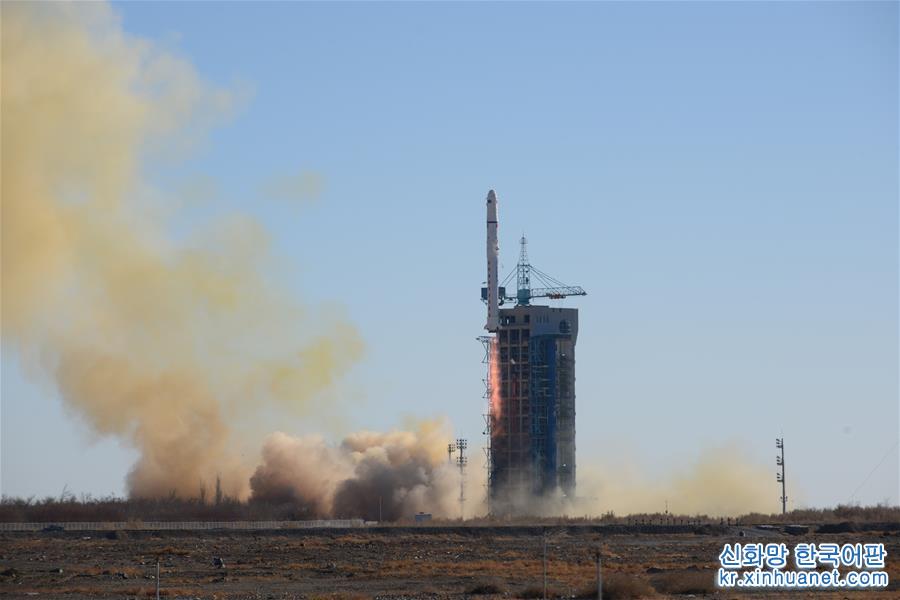 （科技）我国成功发射沙特-5A/5B卫星 搭载发射10颗小卫星