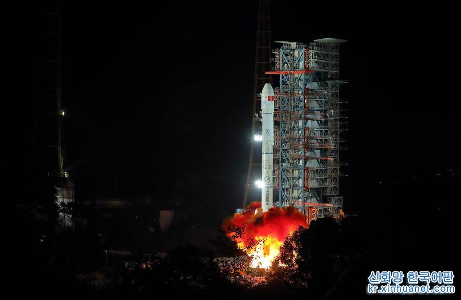 （新华视界）（1）我国探月工程嫦娥四号探测器成功发射 开启人类首次月球背面软着陆探测之旅