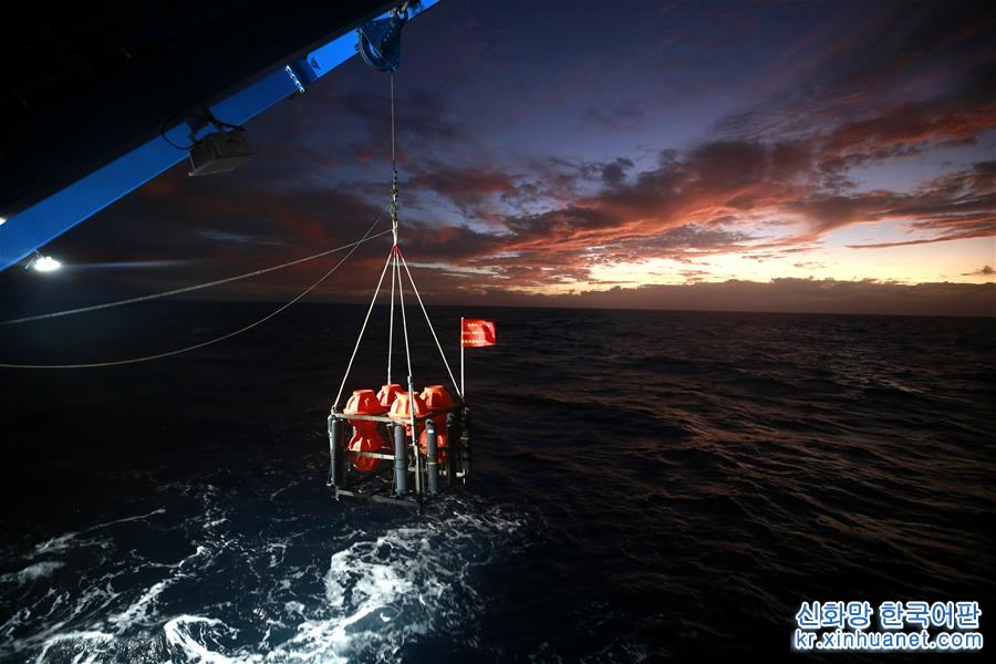 （图文互动）（7）记者手记：在马里亚纳海沟探索海洋最深处的科学奥秘
