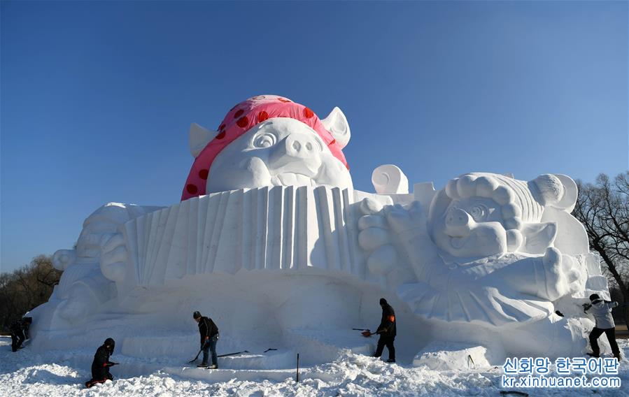 （新华视界）（3）12米高“小猪”亮相雪博会
