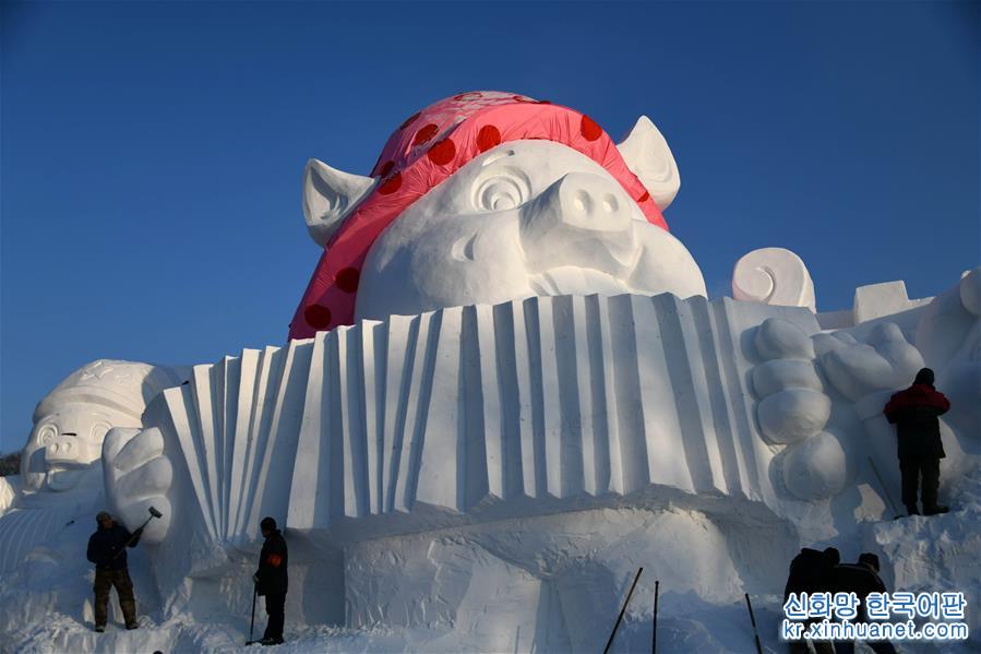 （新华视界）（5）12米高“小猪”亮相雪博会