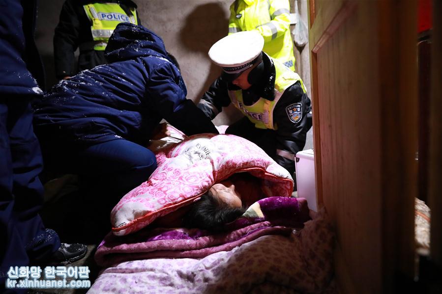 #（图片故事）（3）贵州丹寨：孕妇雪夜临盆 多方驰援母子平安