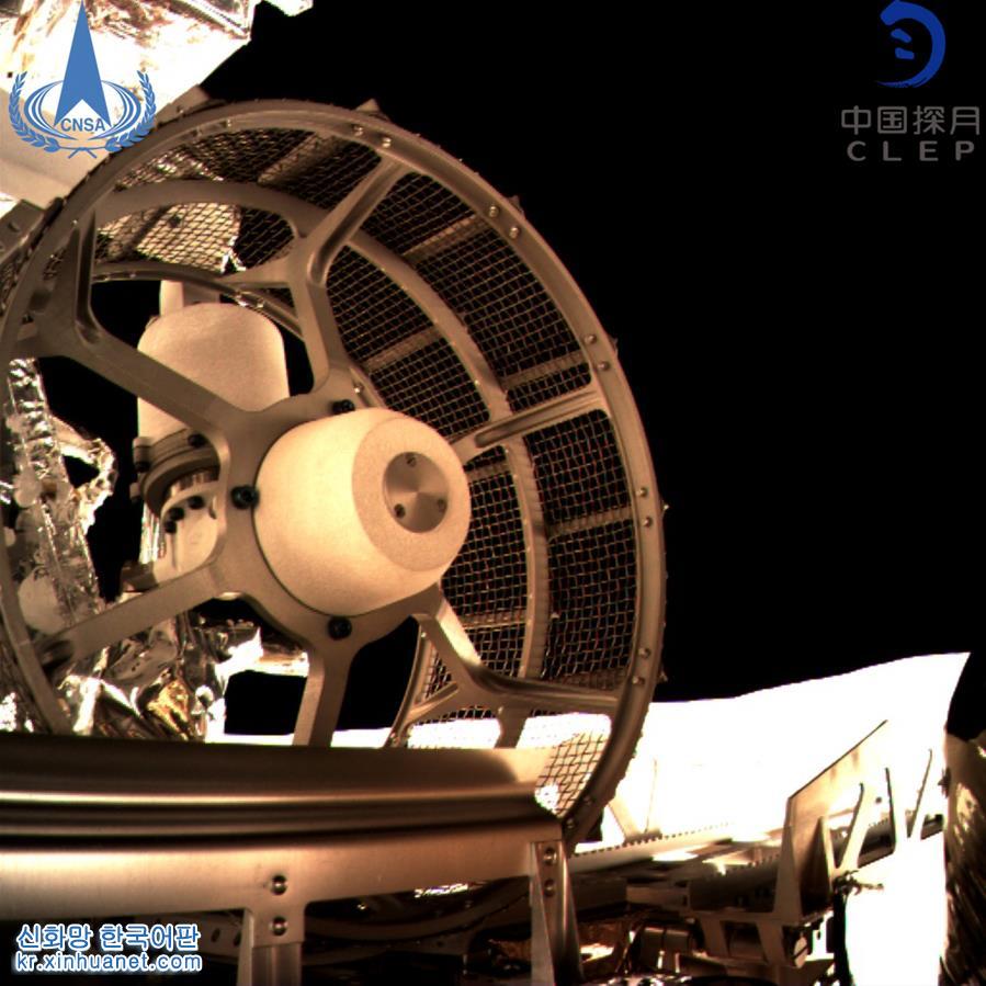（图文互动）（2）嫦娥四号着陆器与巡视器成功分离 玉兔二号顺利驶抵月背