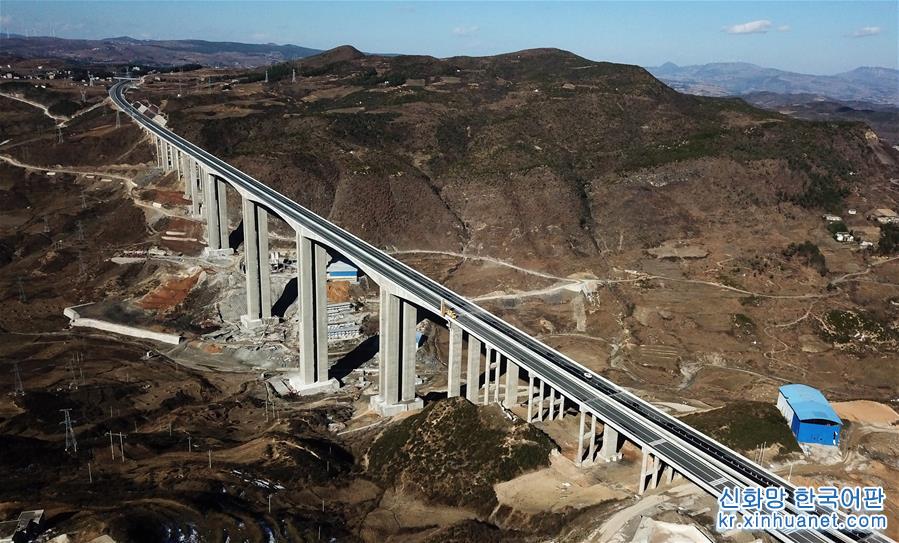 （经济）（11）贵州六威高速建成通车