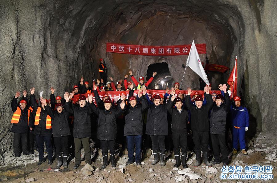 （社会）（1）北京冬奥会延庆赛区综合管廊隧道全线贯通