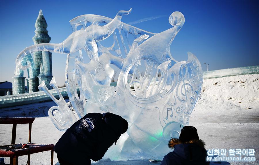 （社会）（2）哈尔滨国际冰雕比赛落幕