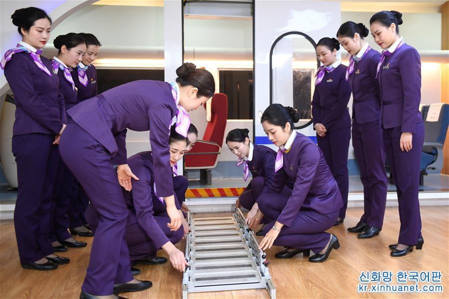 （社会）（2）杭州：集中培训 提升春运服务水平