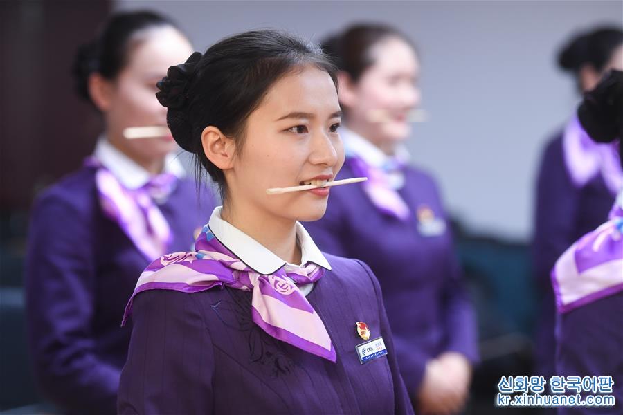 （社会）（3）杭州：集中培训 提升春运服务水平