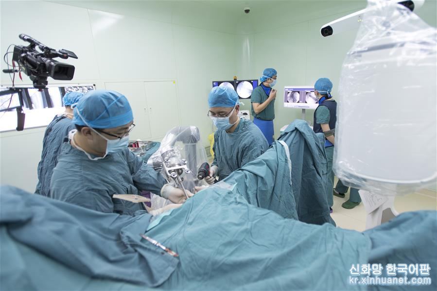 （健康）（1）湖北首台骨科手术机器人正式“上岗”