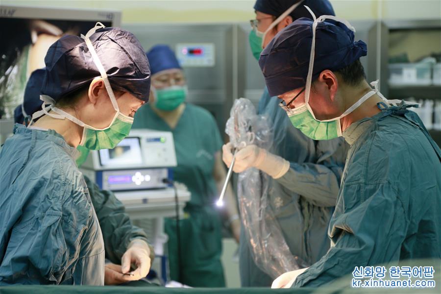 （图文互动）（1）中国首个移植子宫内孕育宝宝在西京医院出生