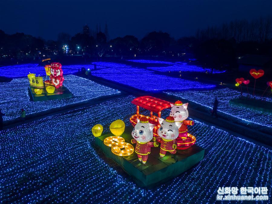 （美丽中国）（5）传统“水灯会”点亮江南水乡古镇