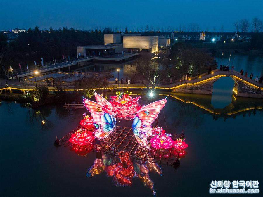 （美丽中国）（7）传统“水灯会”点亮江南水乡古镇