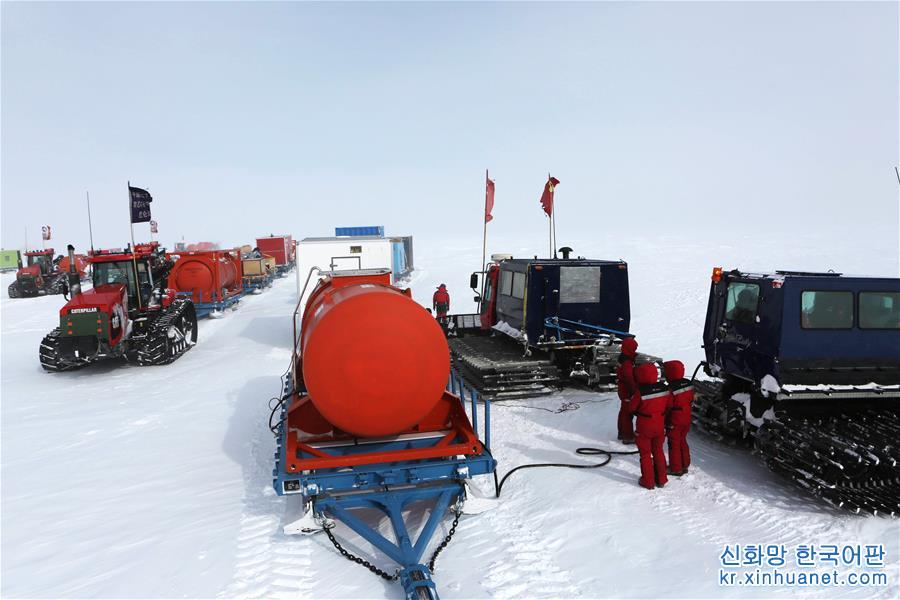 （第35次南极科考·图文互动）（6）中国南极考察内陆队在暴风雪中告别泰山站