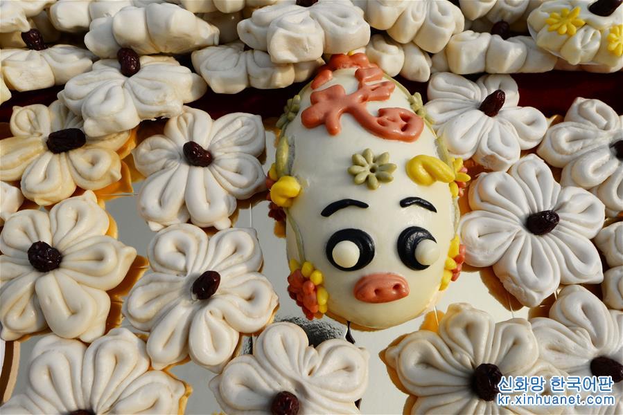 #（新华视界）（3）安徽亳州：吃枣花馍 庆新春到