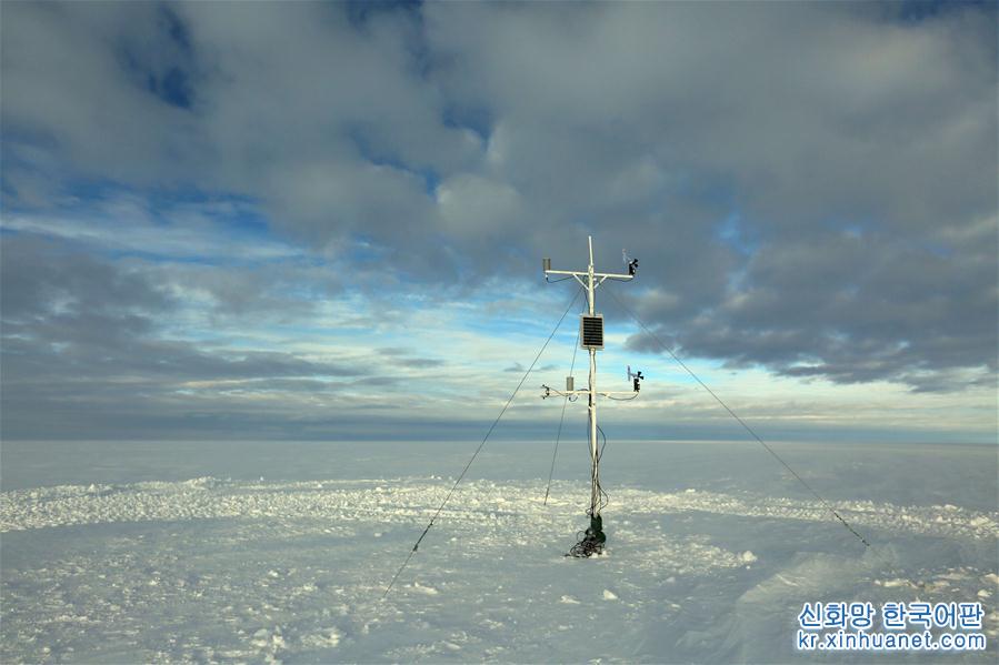 （第35次南极科考·图文互动）（5）中国科考队在南极冰盖上架设自动气象站