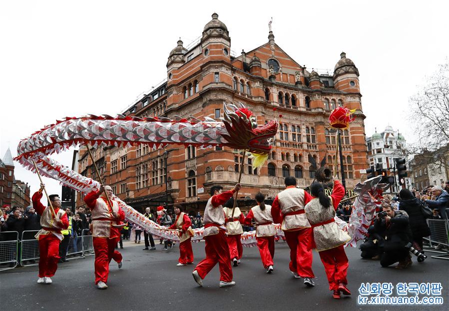 （国际）（2）伦敦举行新春巡游庆祝中国春节
