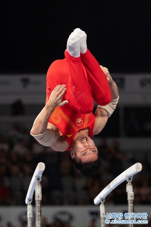 （体育）（5）体操——世界杯墨尔本站：中国选手尤浩获男子双杠金牌