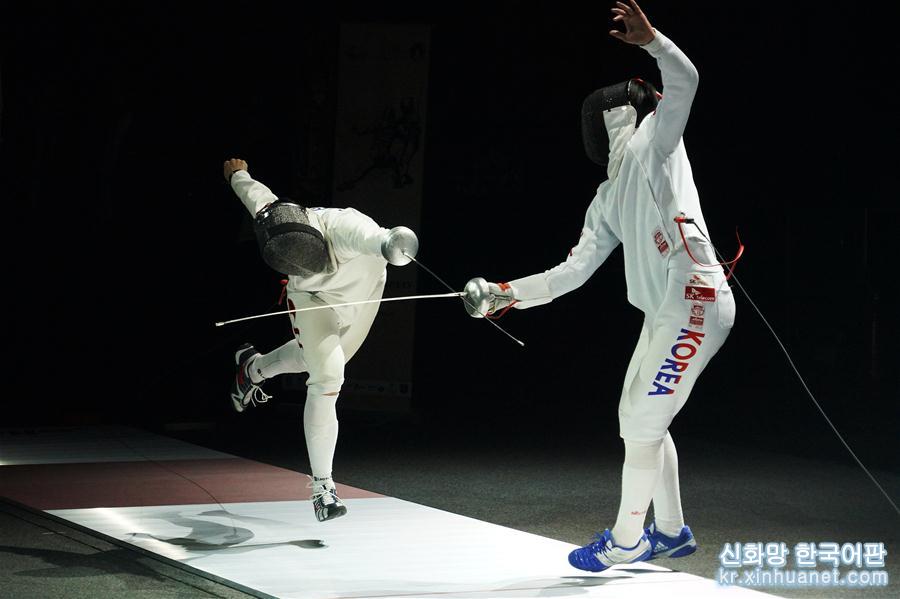（体育）（2）击剑——亚青赛：中国队获少年组男子重剑团体金牌
