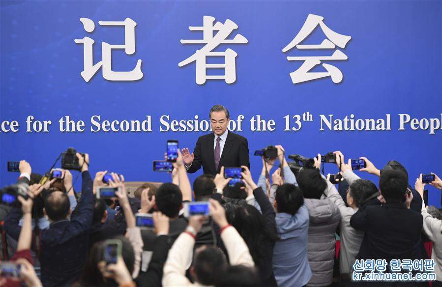 （两会·XHDW）（1）国务委员兼外交部长王毅就中国外交政策和对外关系回答中外记者提问