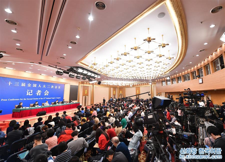 （两会）（9）中国人民银行行长易纲等就“金融改革与发展”答记者问