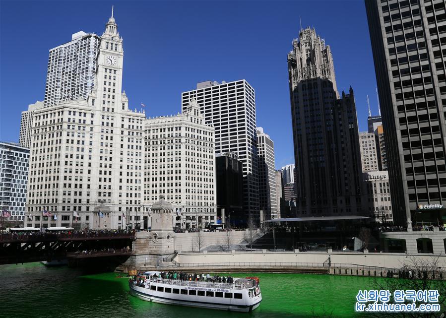 （国际）（4）染绿芝加哥河水迎接圣帕特里克节