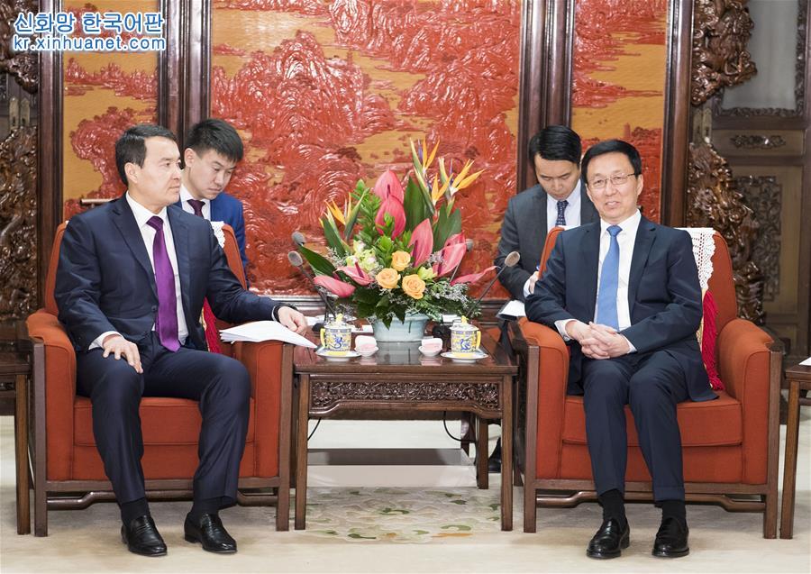 （时政）韩正会见哈萨克斯坦第一副总理兼财政部长斯迈洛夫