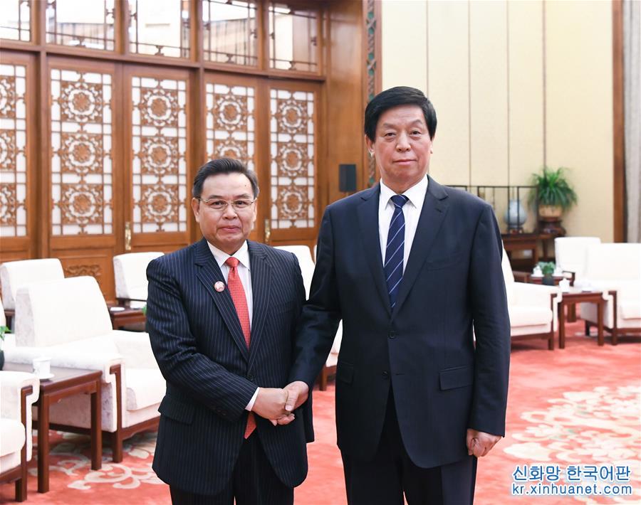 （时政）栗战书会见老挝建国阵线中央主席赛颂蓬