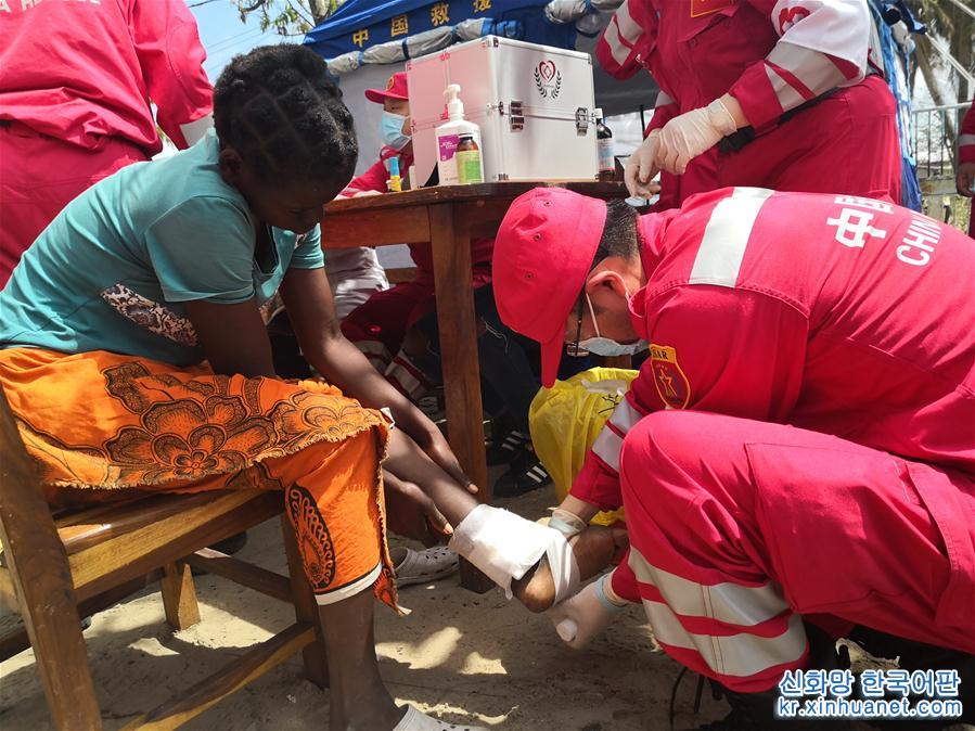 （国际）（2）中国救援队在莫桑比克灾区展开救助行动