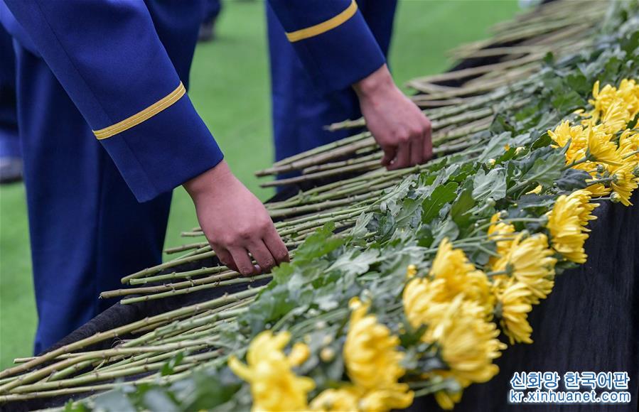 （社会）（9）四川木里森林火灾扑救中英勇牺牲烈士悼念活动在西昌市举行 