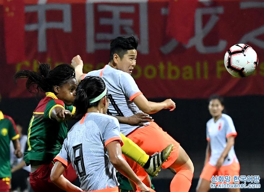 （体育）（2）足球——女足四国赛：中国队夺冠
