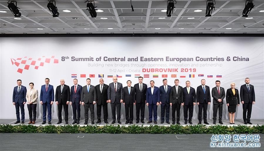 （时政）李克强出席第八次中国－中东欧国家领导人会晤