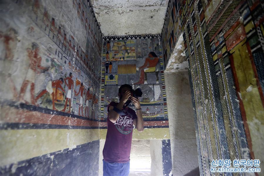 （國際）（1）埃及塞加拉發現一座第五王朝時期貴族墓葬