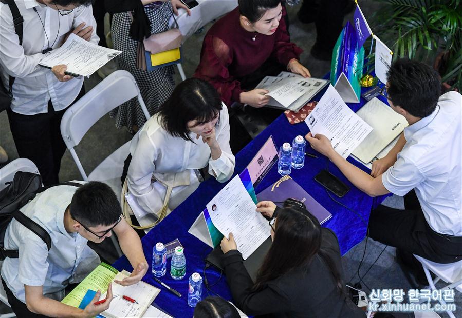 （社会）（1）第十七届中国国际人才交流大会在深圳举行
