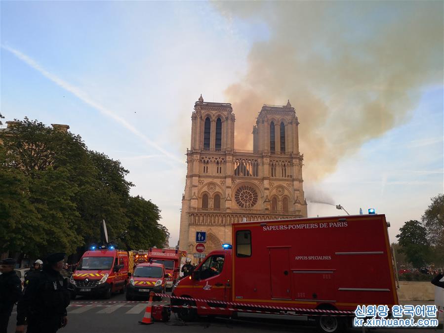 （国际）（1）巴黎圣母院发生大火