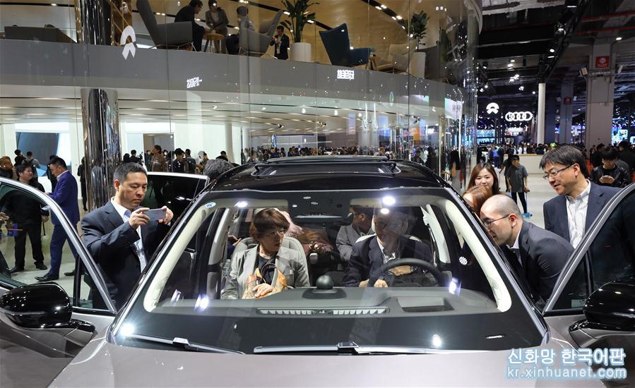 （经济）（1）上海车展：新能源车势头旺