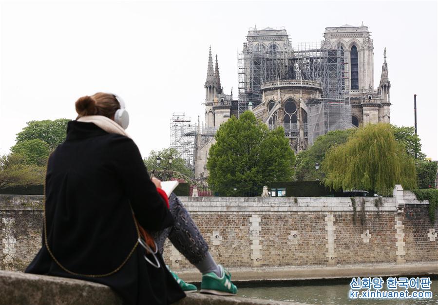 （国际）（7）民众关注巴黎圣母院
