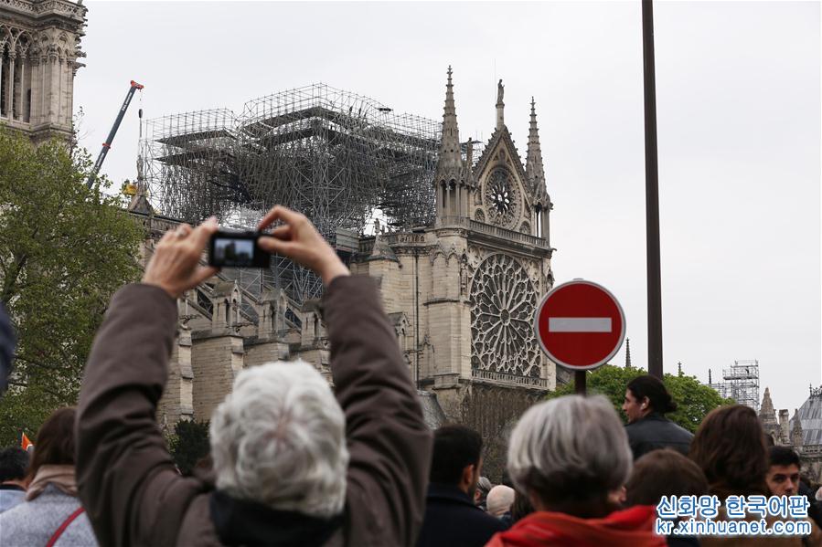 （国际）（12）民众关注巴黎圣母院