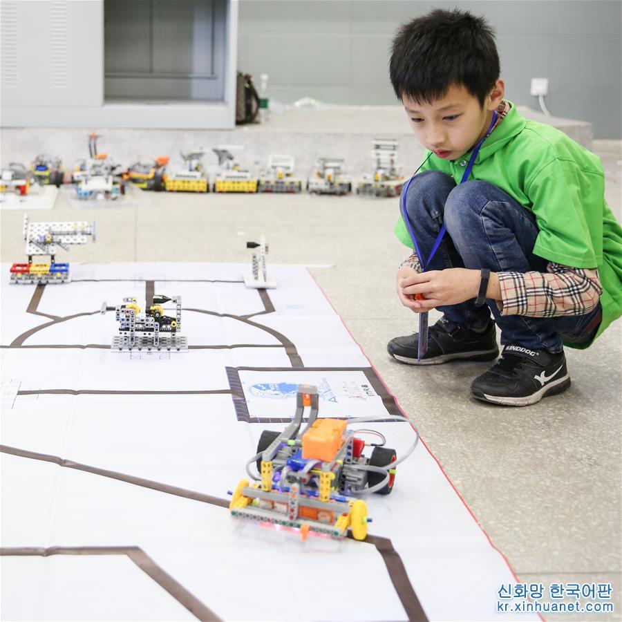 #（社会）（2）机器人竞赛激发学生创造潜能