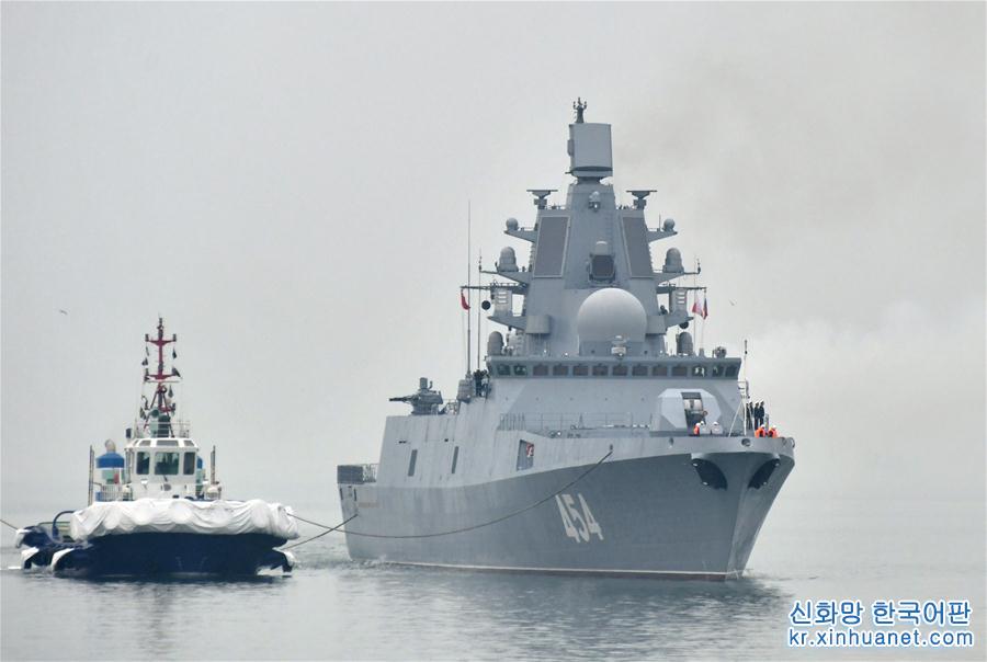 （人民海軍70年）（1）來華參加多國海軍活動的外國軍艦抵達青島