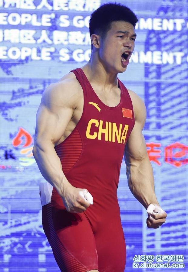（体育）（4）举重——亚锦赛：石智勇打破男子73公斤级抓举及总成绩世界纪录