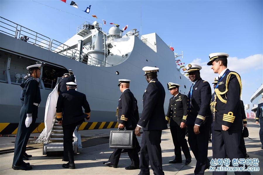 （人民海軍70年）（1）海軍代表團登中國艦船參觀