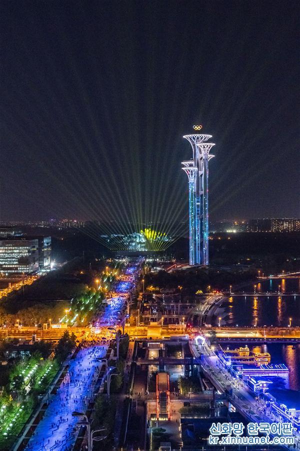 （社会）（11）北京中轴线上演“空间光影秀”