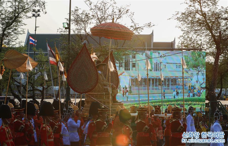 （国际）（3）泰国国王加冕典礼巡游在曼谷举行