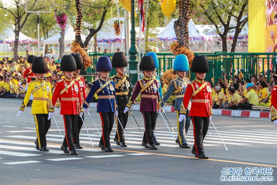 （国际）（4）泰国国王加冕典礼巡游在曼谷举行
