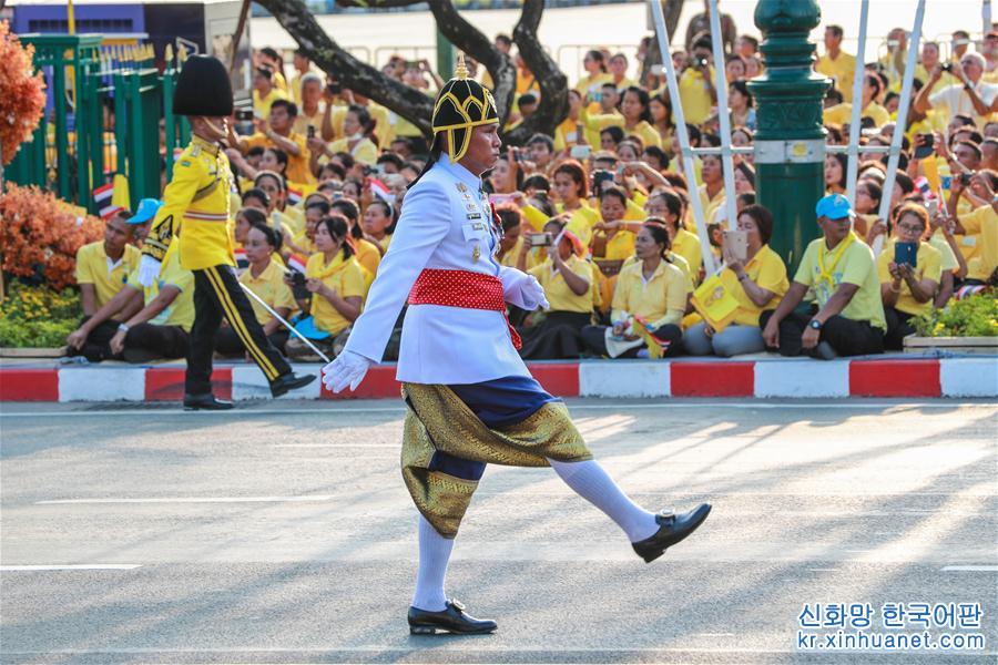 （国际）（5）泰国国王加冕典礼巡游在曼谷举行