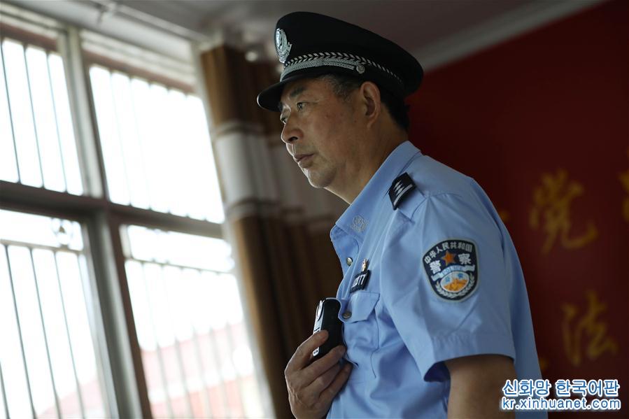 （图片故事）（1）李树干:最有“面子”的“农民警察”