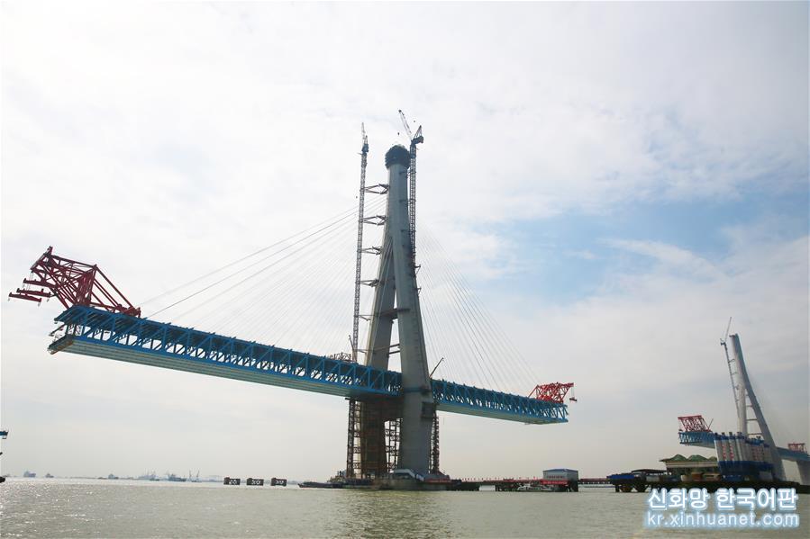 #（新华视界）（3）沪通长江大桥南主塔突破300米