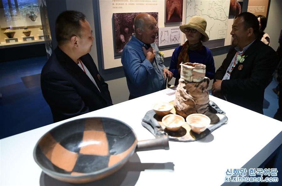 （文化）（1）2019首届国际当代陶艺作品与马家窑出土陶器展在甘肃举行