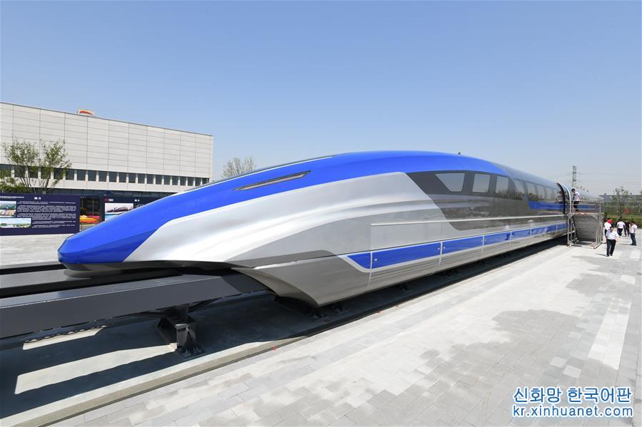 （科技）（6）我國時速600公里高速磁浮試驗樣車在青島下線